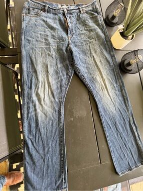 Men's Classic Straight-Leg wrangler Jeans in Light Blue